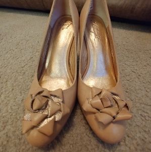 Anthropologie leather bow pumps
